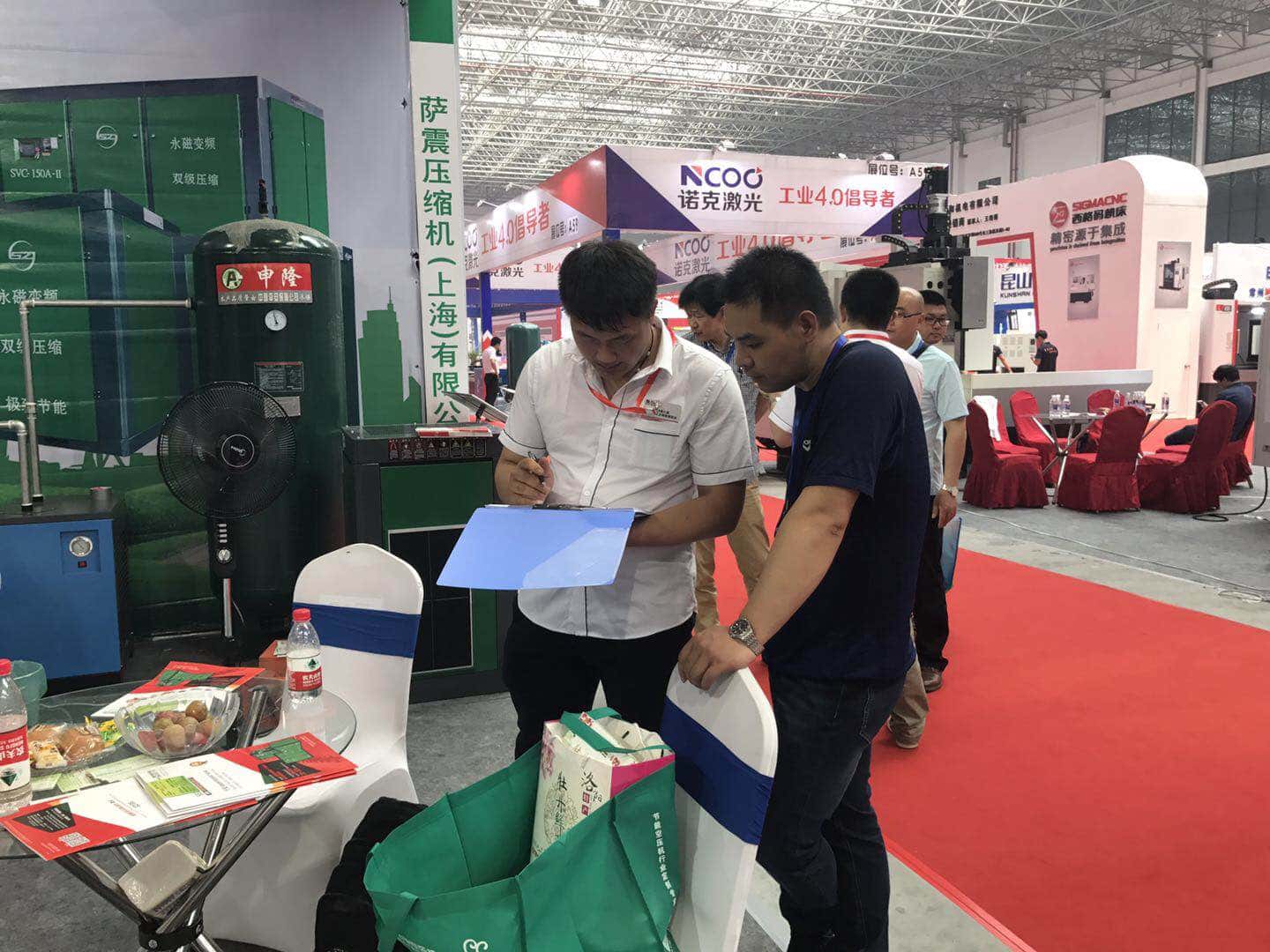 ����׃�l�Չ��C