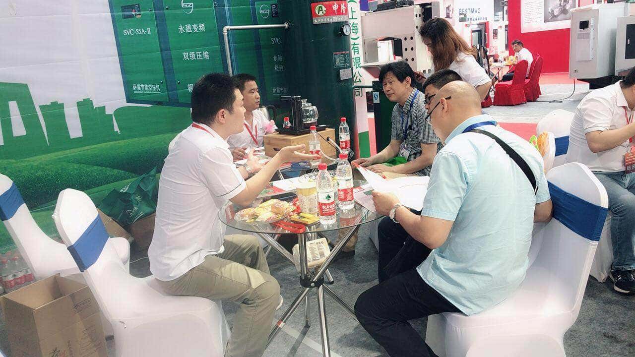 ����׃�l�Չ��C